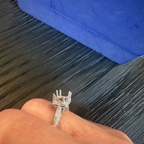 Tacori Dantela Princess Bloom Halo Engagement setting - refurbished and like new - Picture 5 of 15